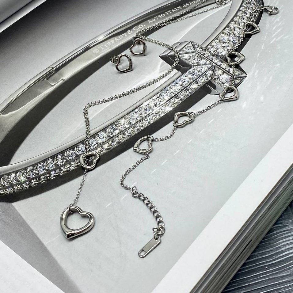 Фото Колье Tiffany & Co Open Heart 10304