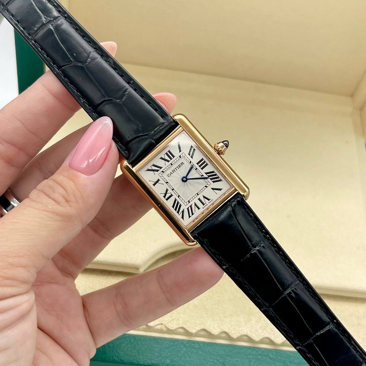 Фото часов Cartier Tank Louis 10445