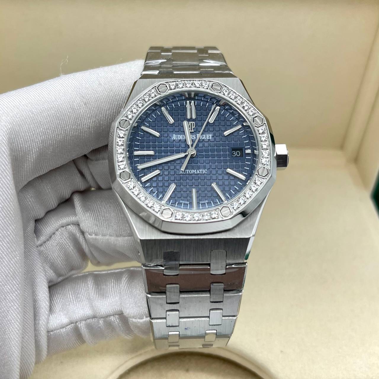 Фото часов Audemars Piguet Royal Oak Ladies Selfwinding 1017