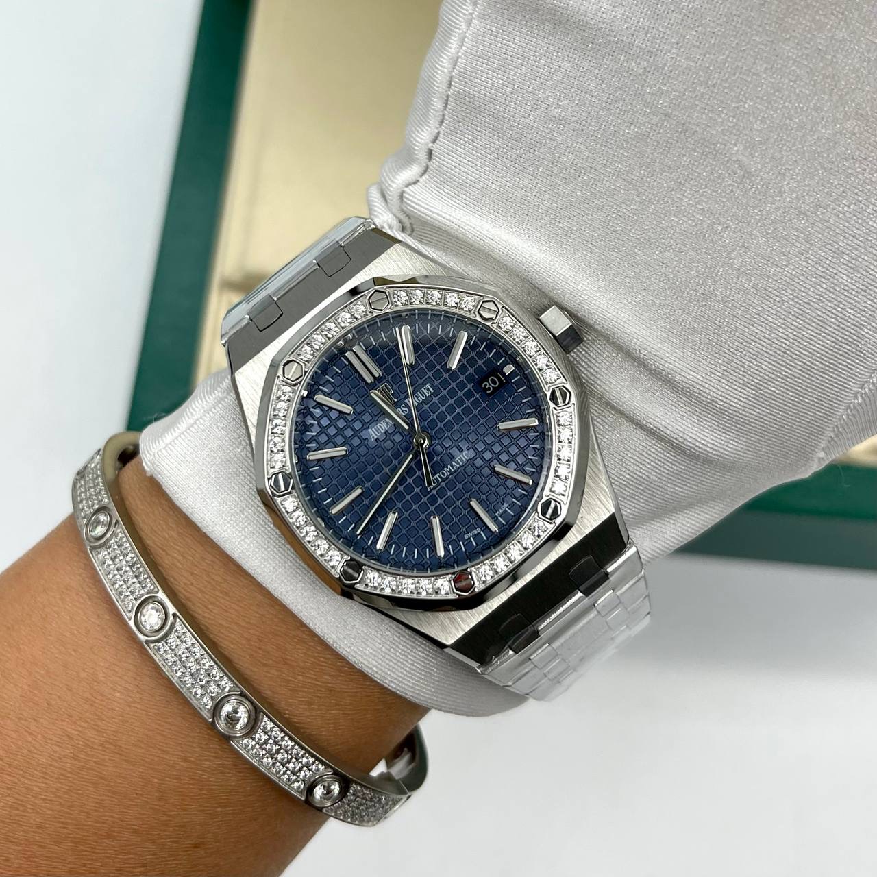 Фото часов Audemars Piguet Royal Oak Ladies Selfwinding 1017