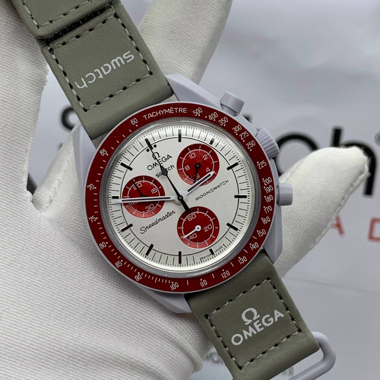 Фото часов Swatch & Omega Moonswatch 1046