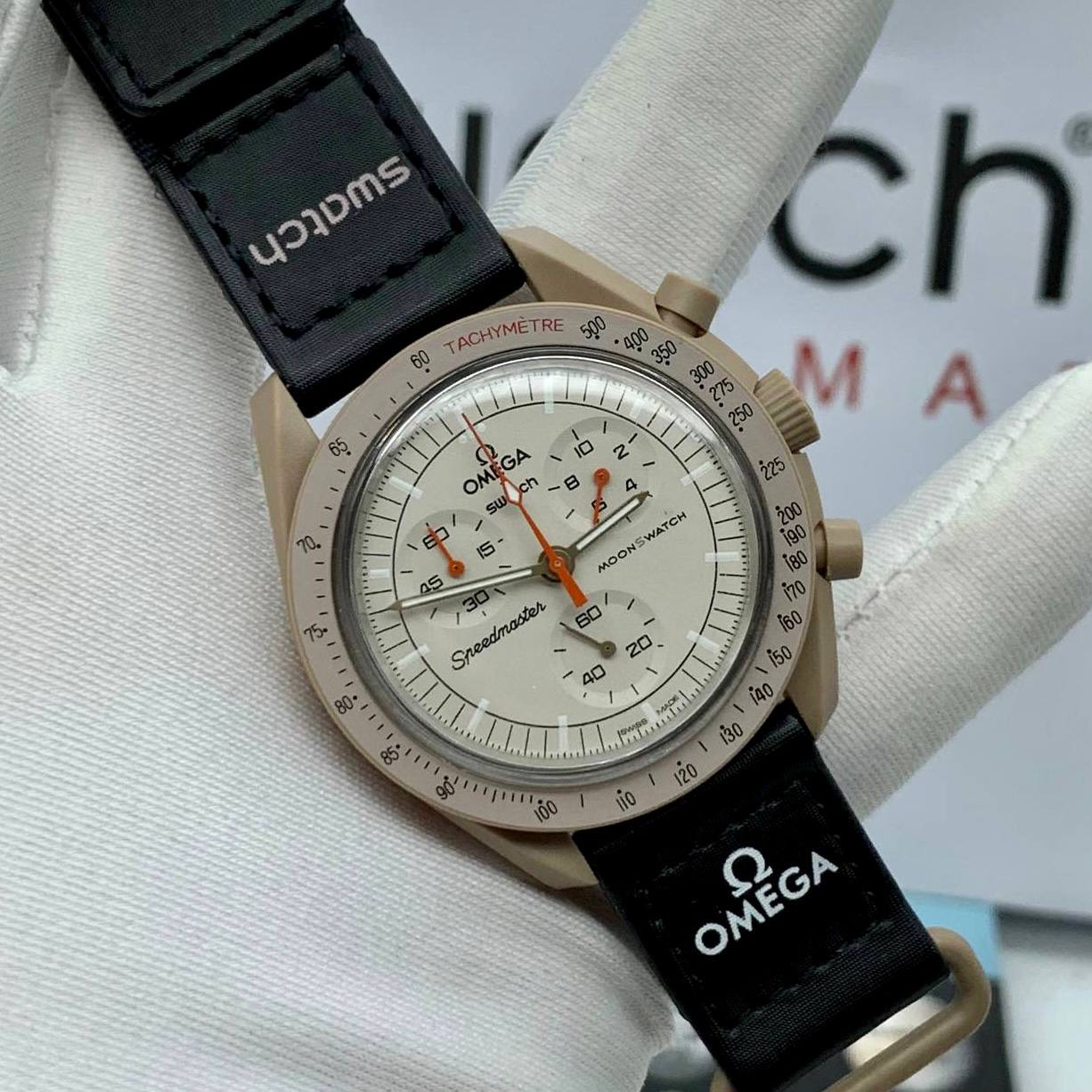 Фото часов Swatch & Omega Moonswatch 1052