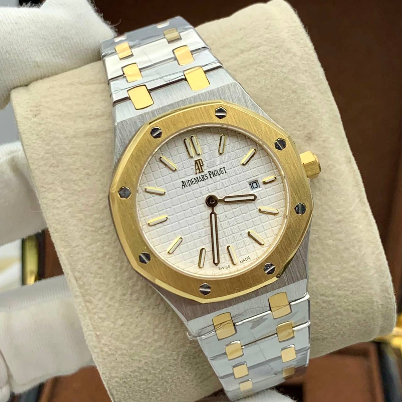 Фото часов Audemars Piguet Royal Oak Ladies Selfwinding 1605