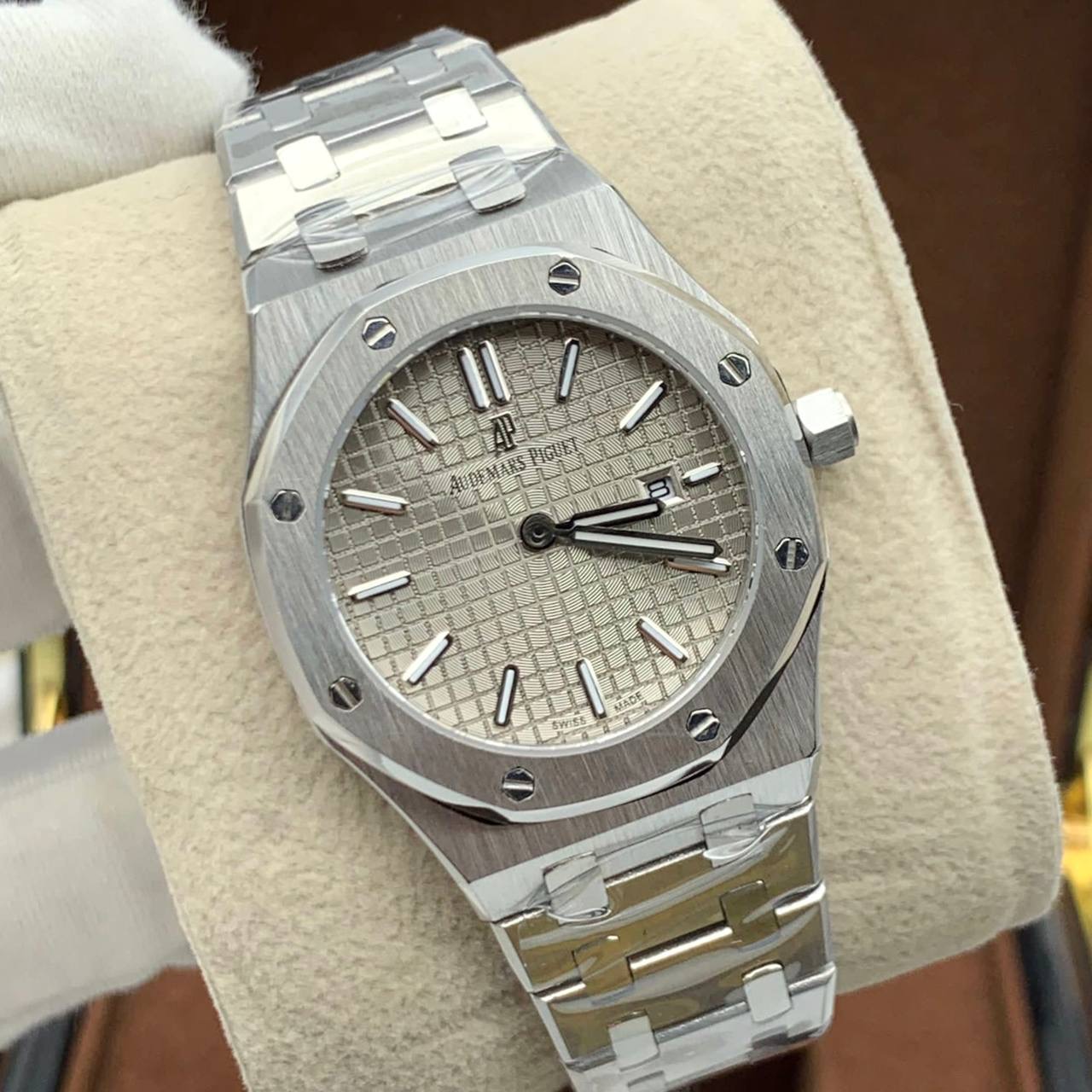 Фото часов Audemars Piguet Royal Oak Ladies Selfwinding 1608