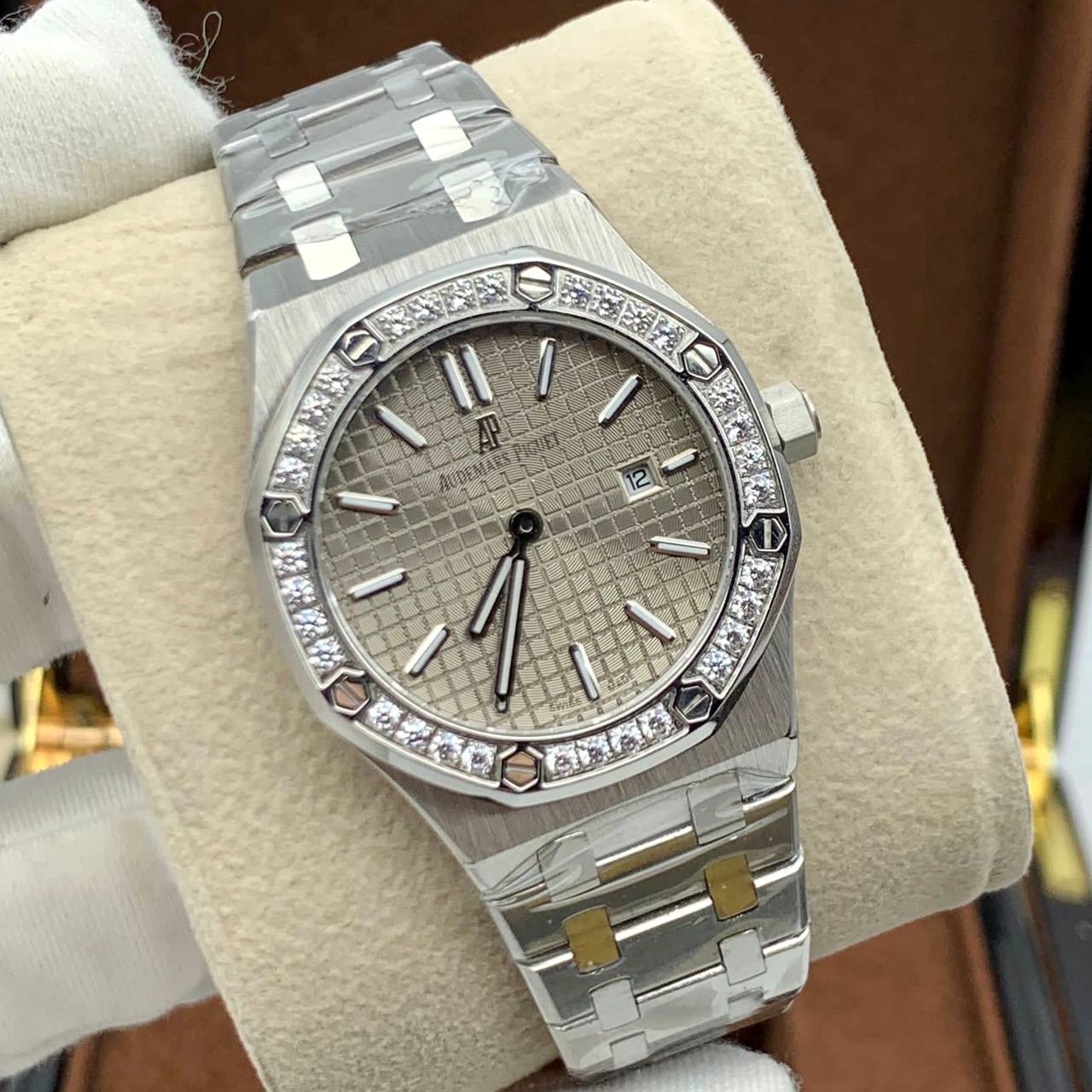 Фото часов Audemars Piguet Royal Oak Ladies Selfwinding 1609