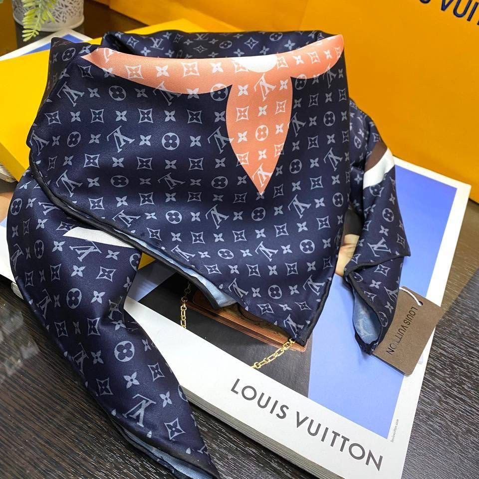 Фото Платок Louis Vuitton Monogram Flower S1352