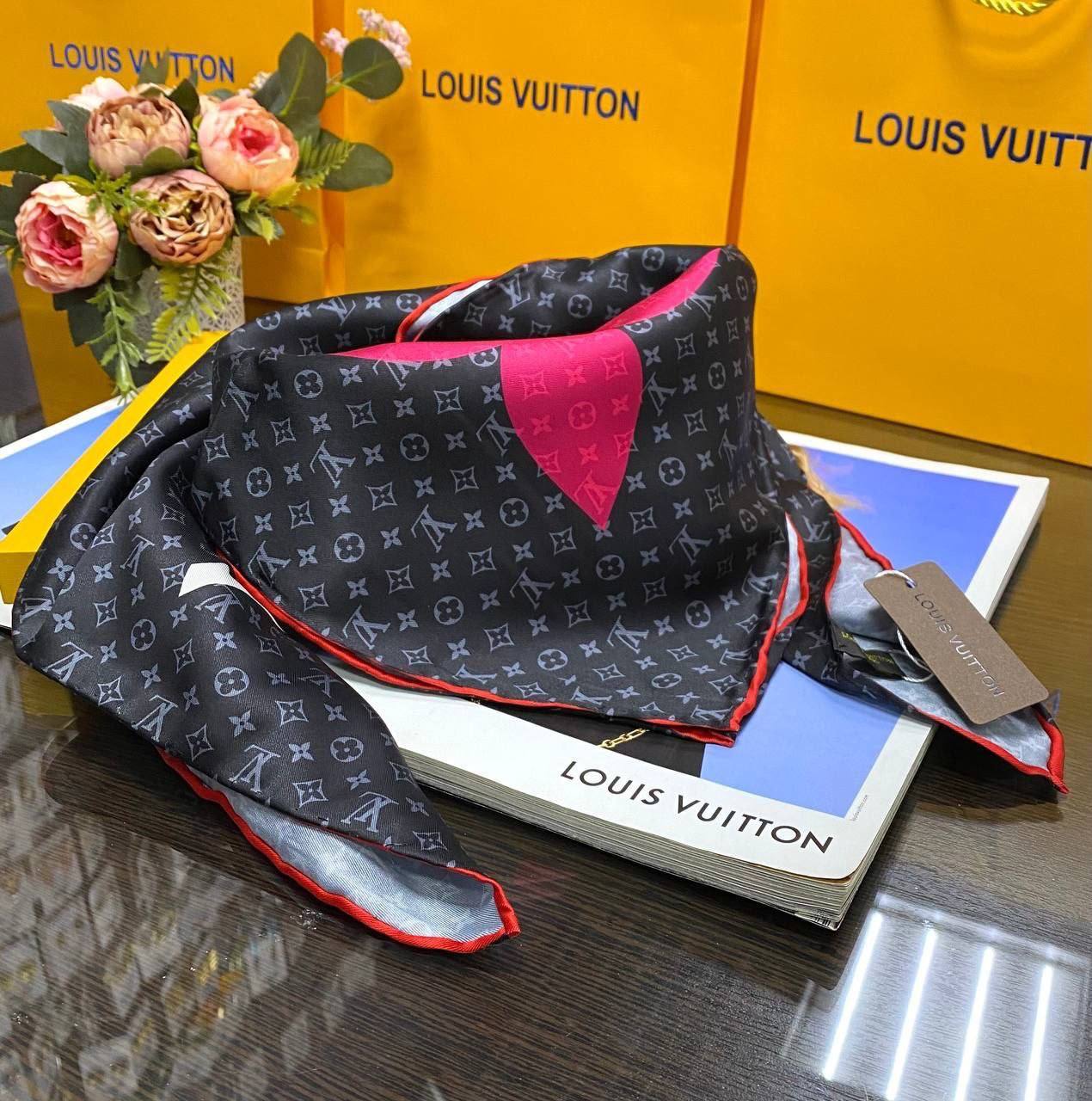 Фото Платок Louis Vuitton Monogram Flower S1353