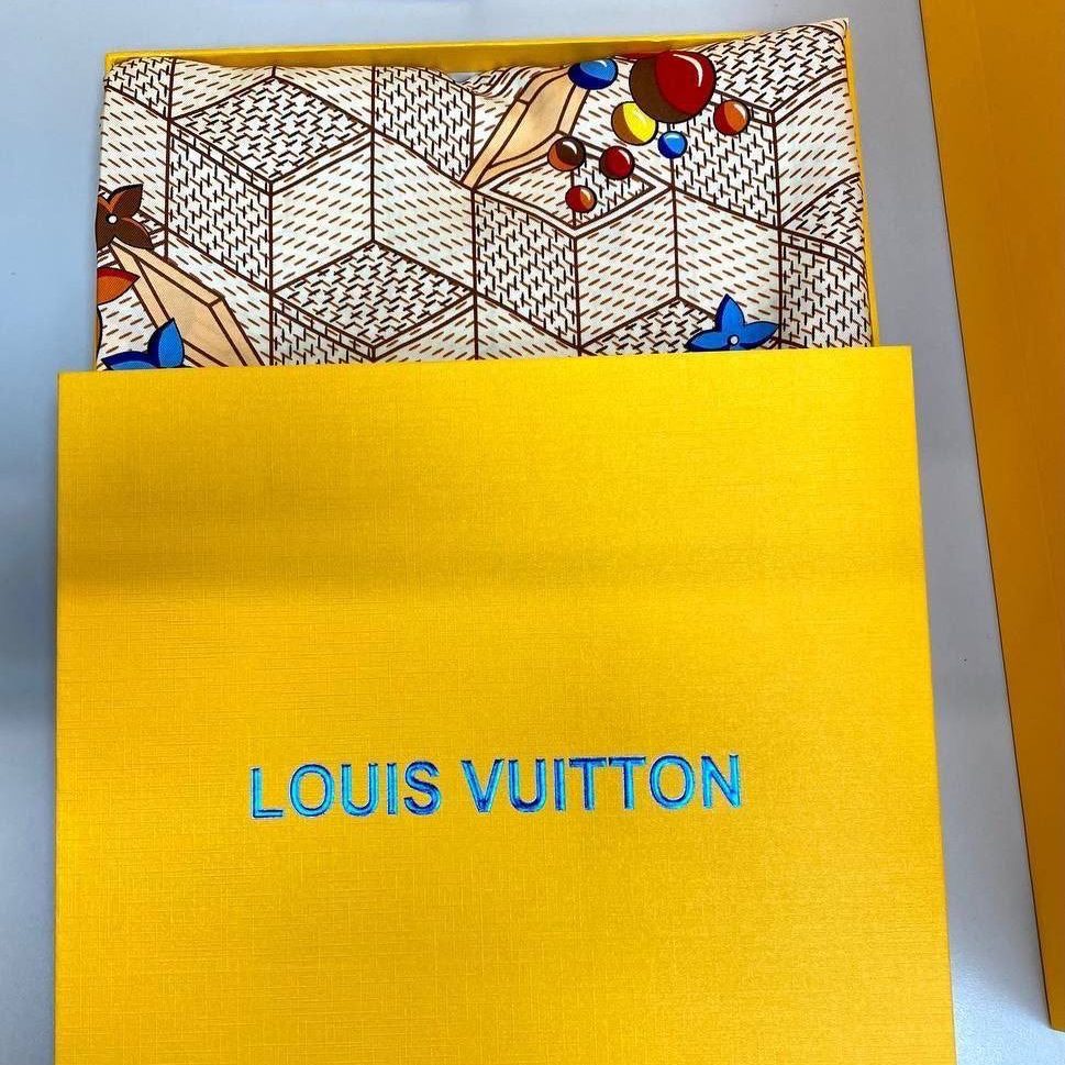 Фото Платок Louis Vuitton S1360