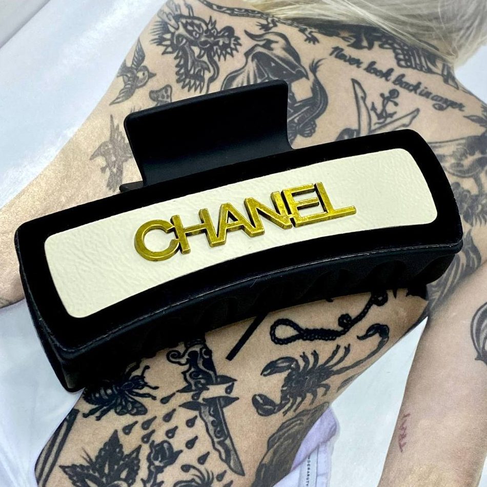 Фото заколки Chanel S1812