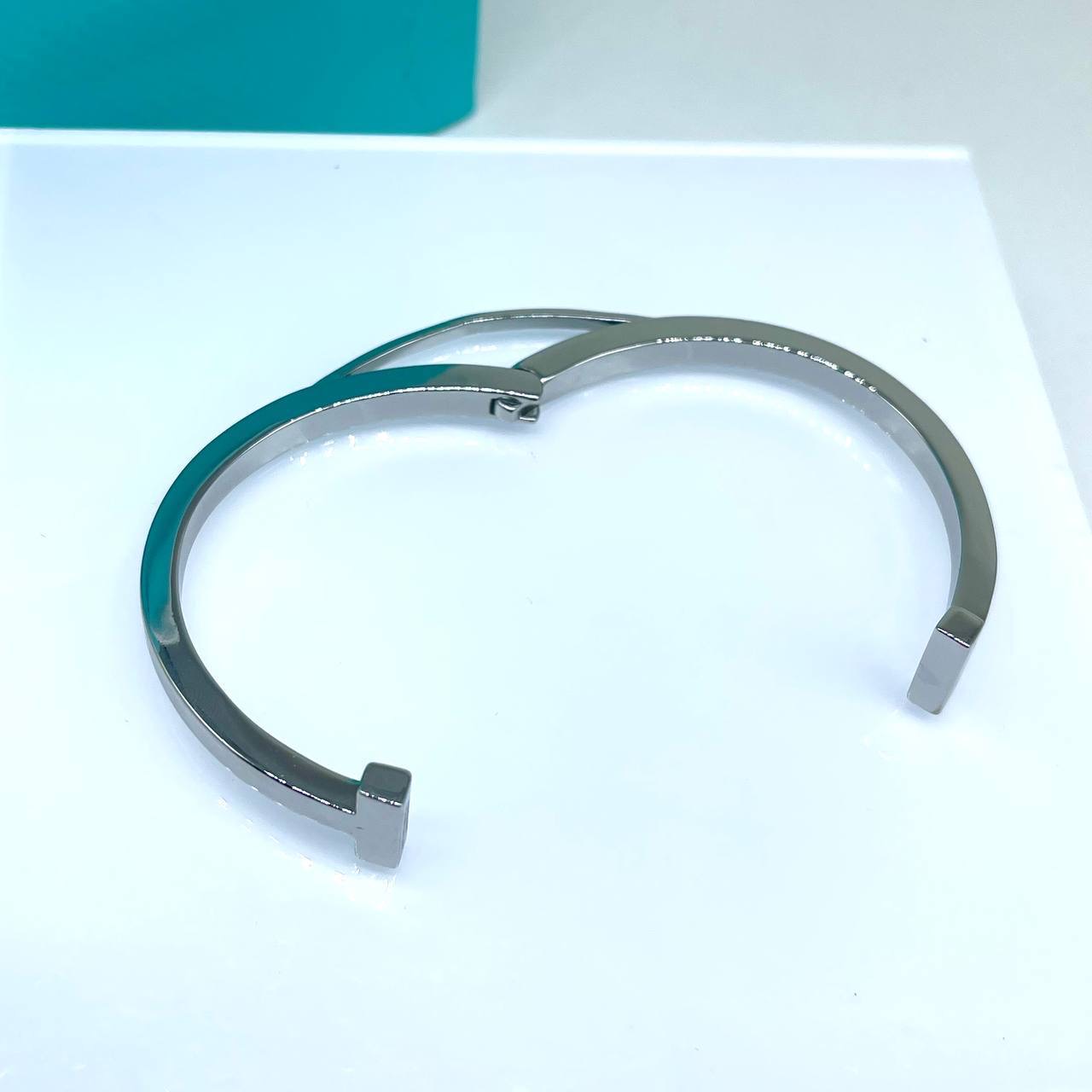 Фото Браслет Tiffany & Co T Square B1700