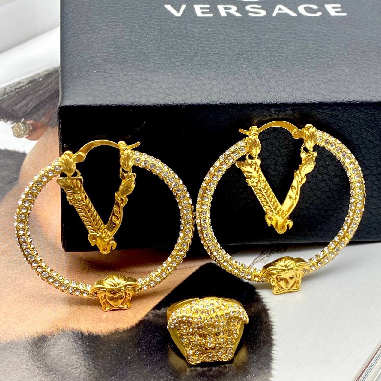 Фото Серьги Versace Virtus B1632