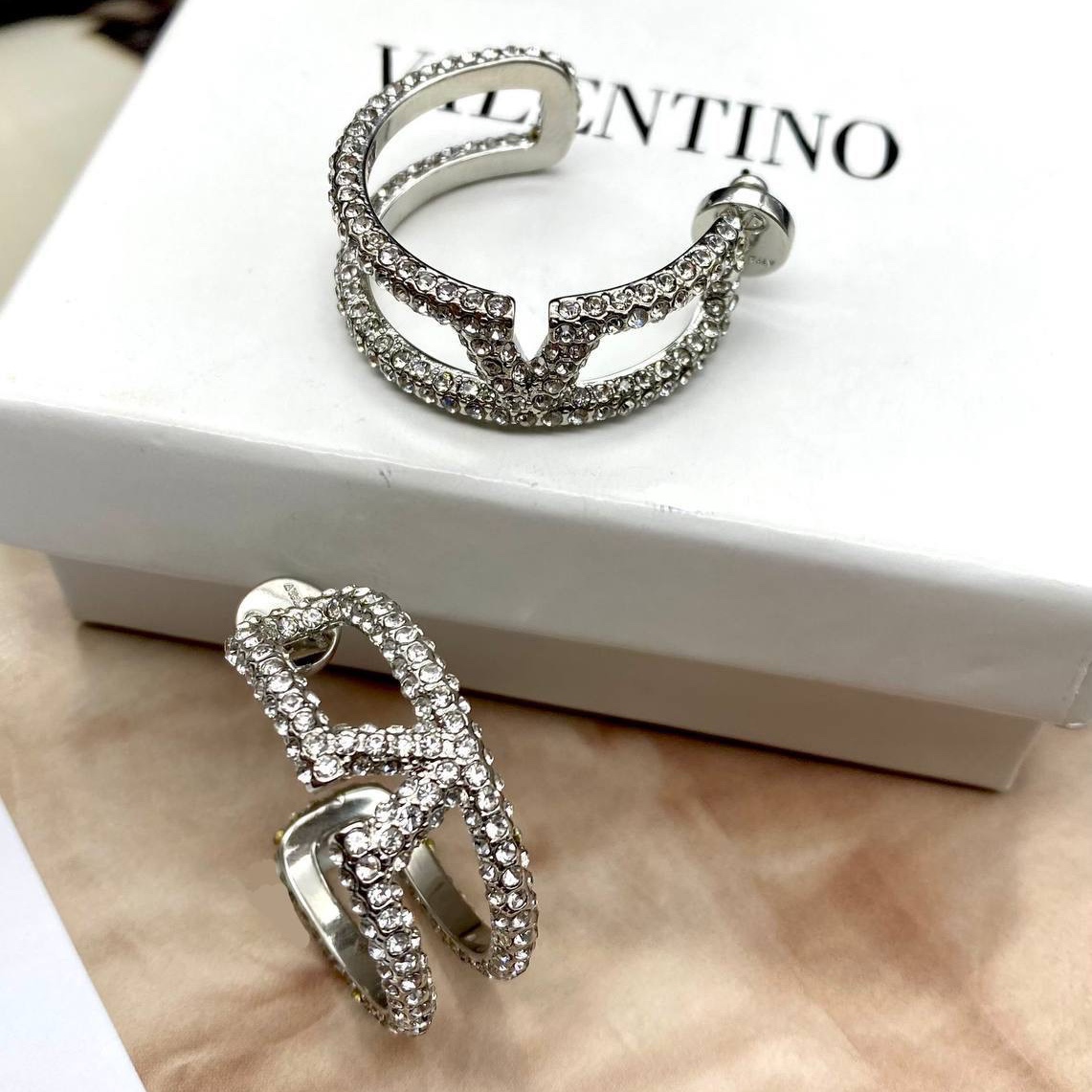 Фото Серьги Valentino VLogo Signature B1895