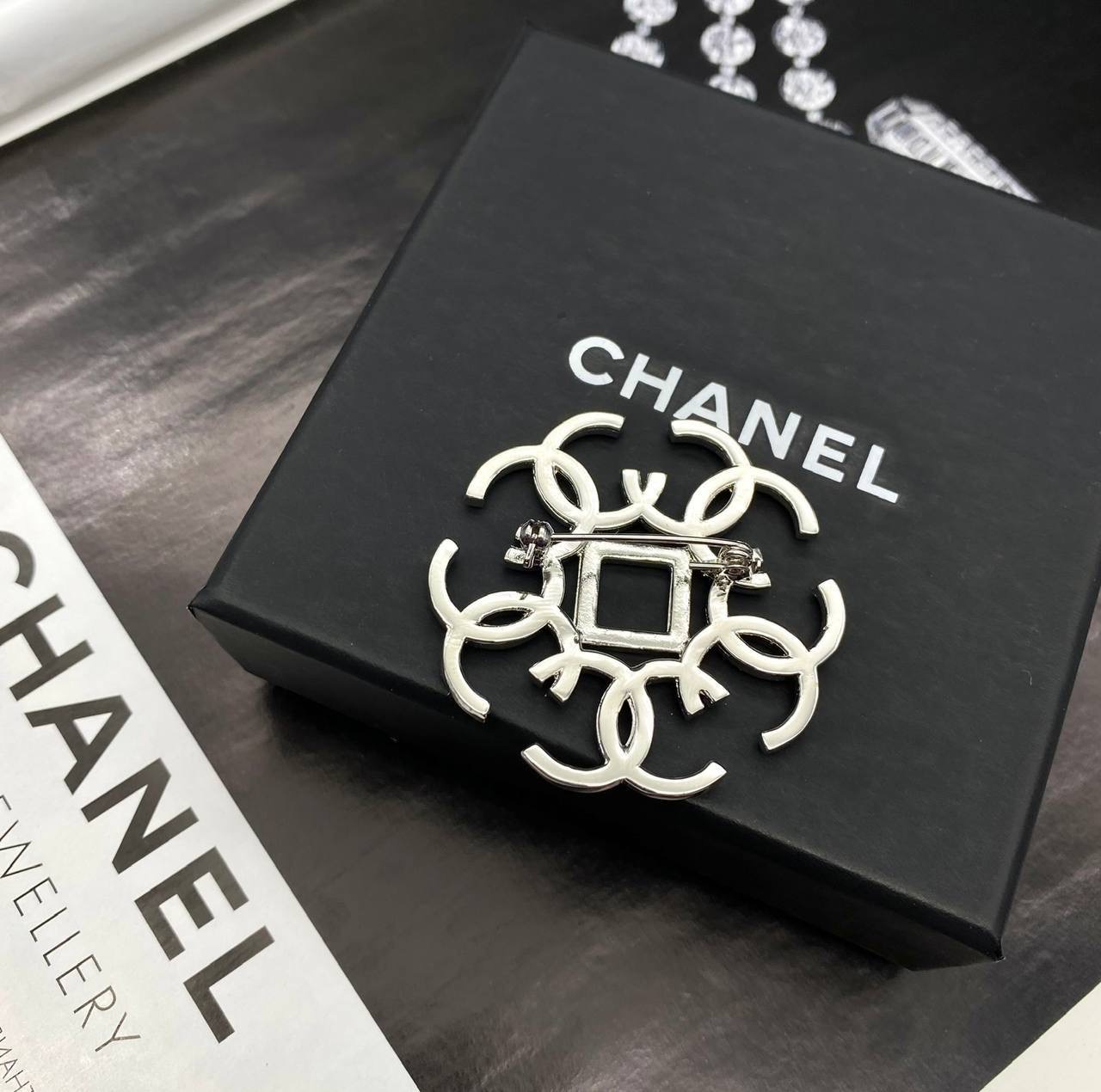 Фото Брошь Chanel B2346