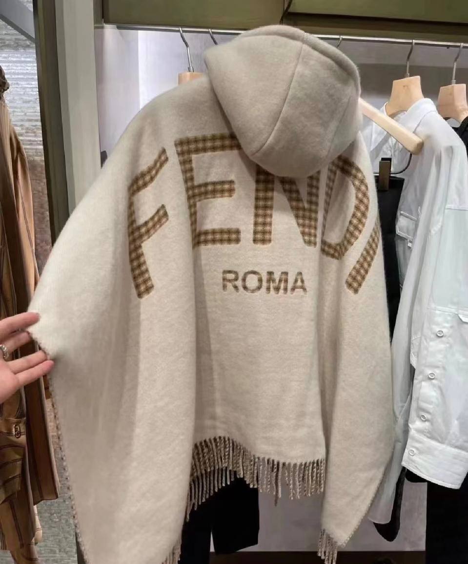 Фото Пончо Fendi S3304