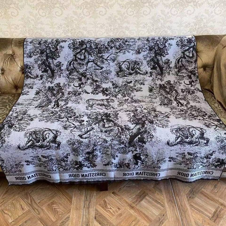 Фото Палантина Dior Toile de Jouy Sauvage S3305