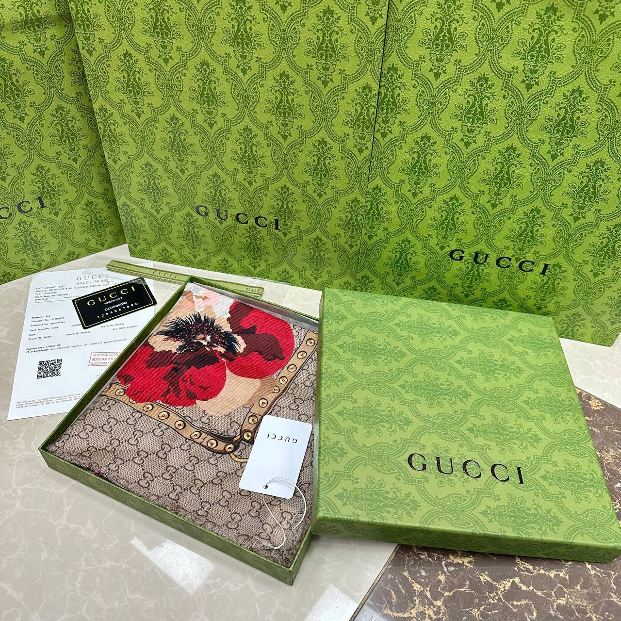 Фото палантина Gucci GG Flora S3334