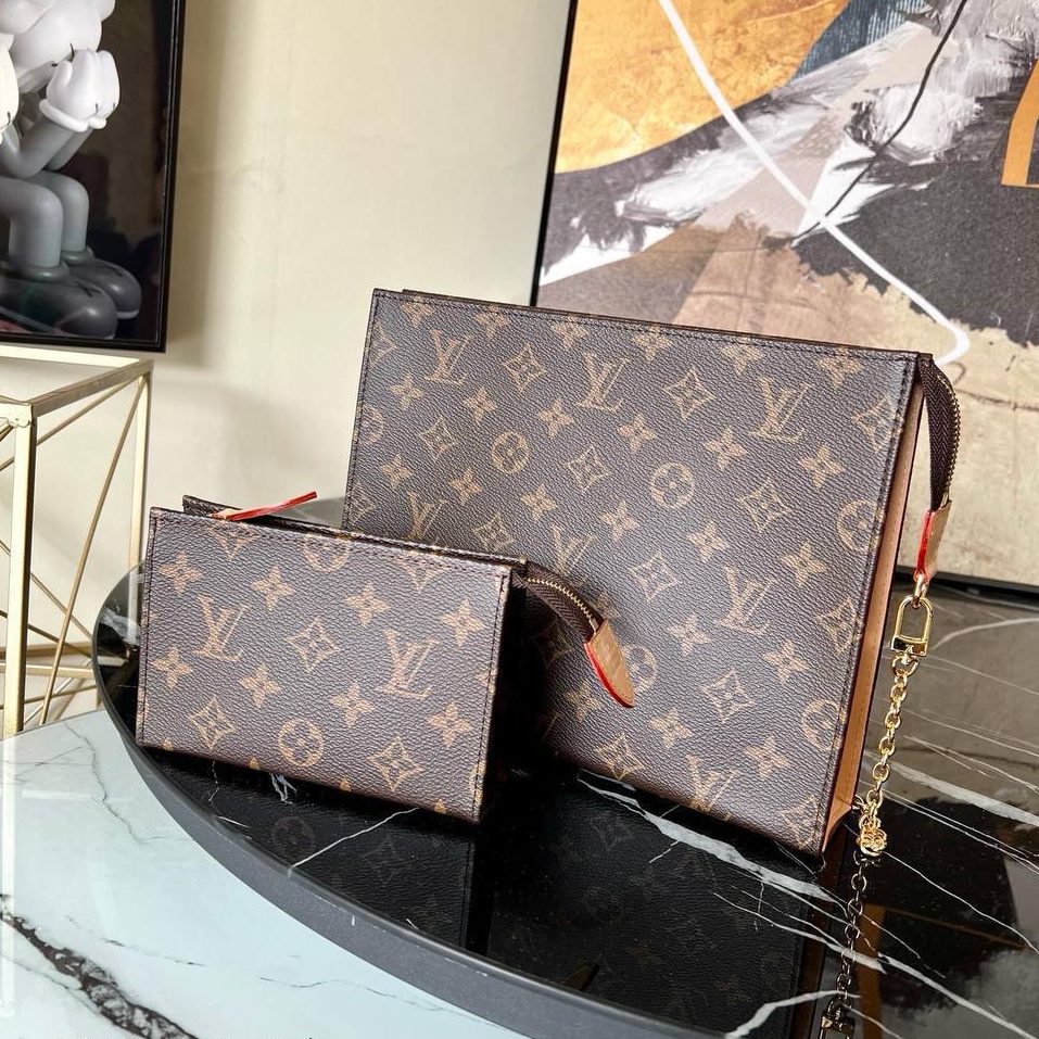 Фото комплекта косметичек Louis Vuitton Pochette Voyage S3346