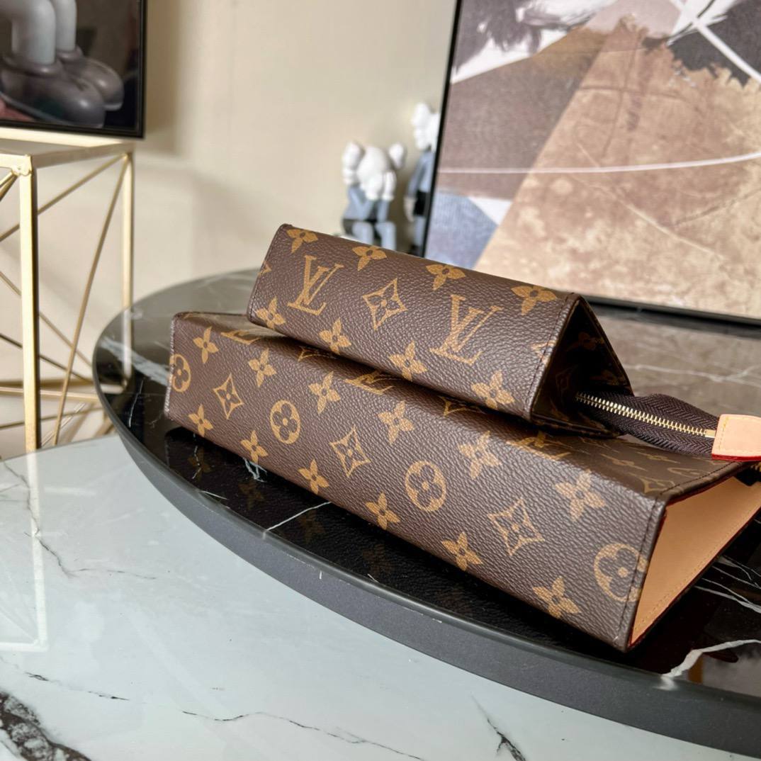 Фото комплекта косметичек Louis Vuitton Pochette Voyage S3346