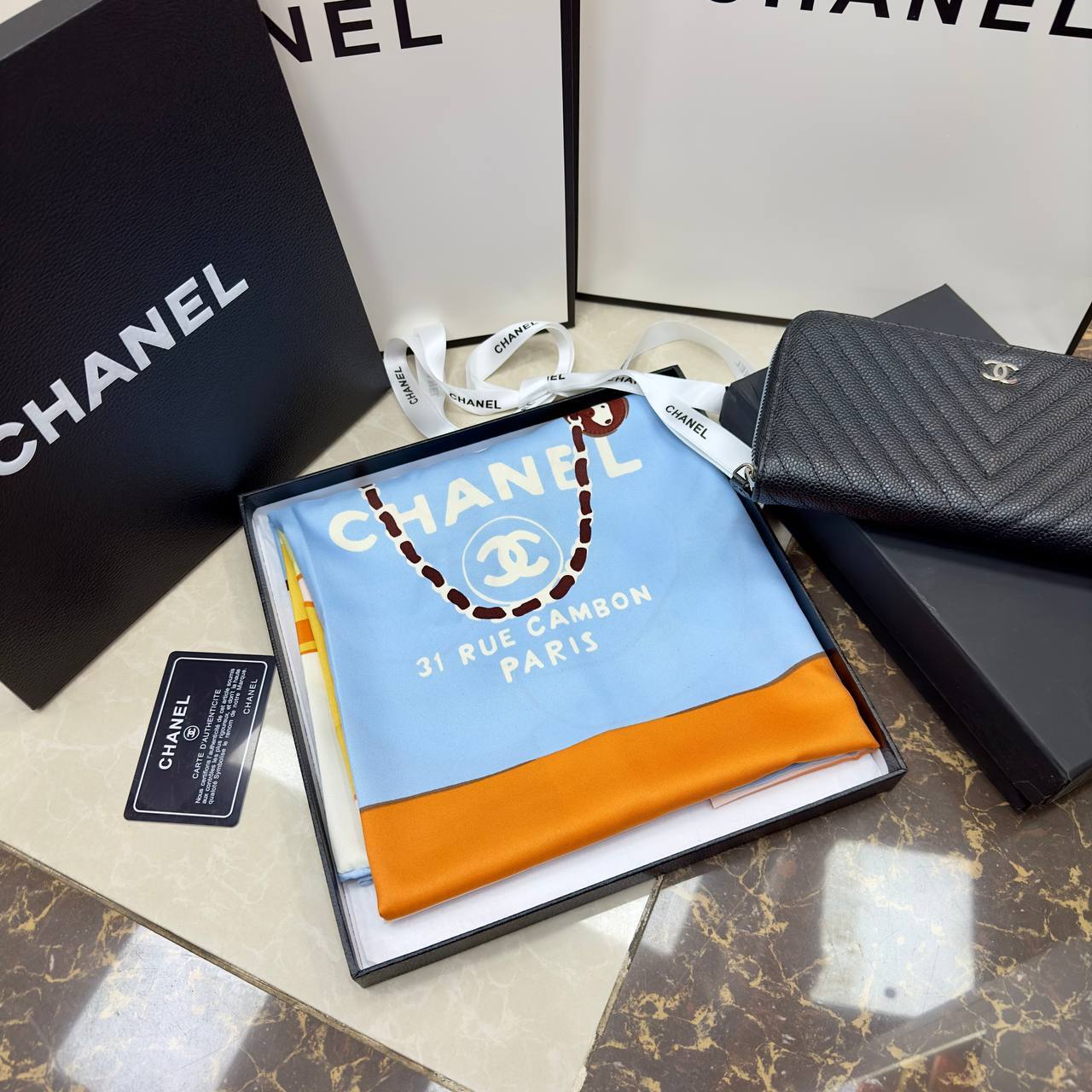 Фото платка Chanel S3363