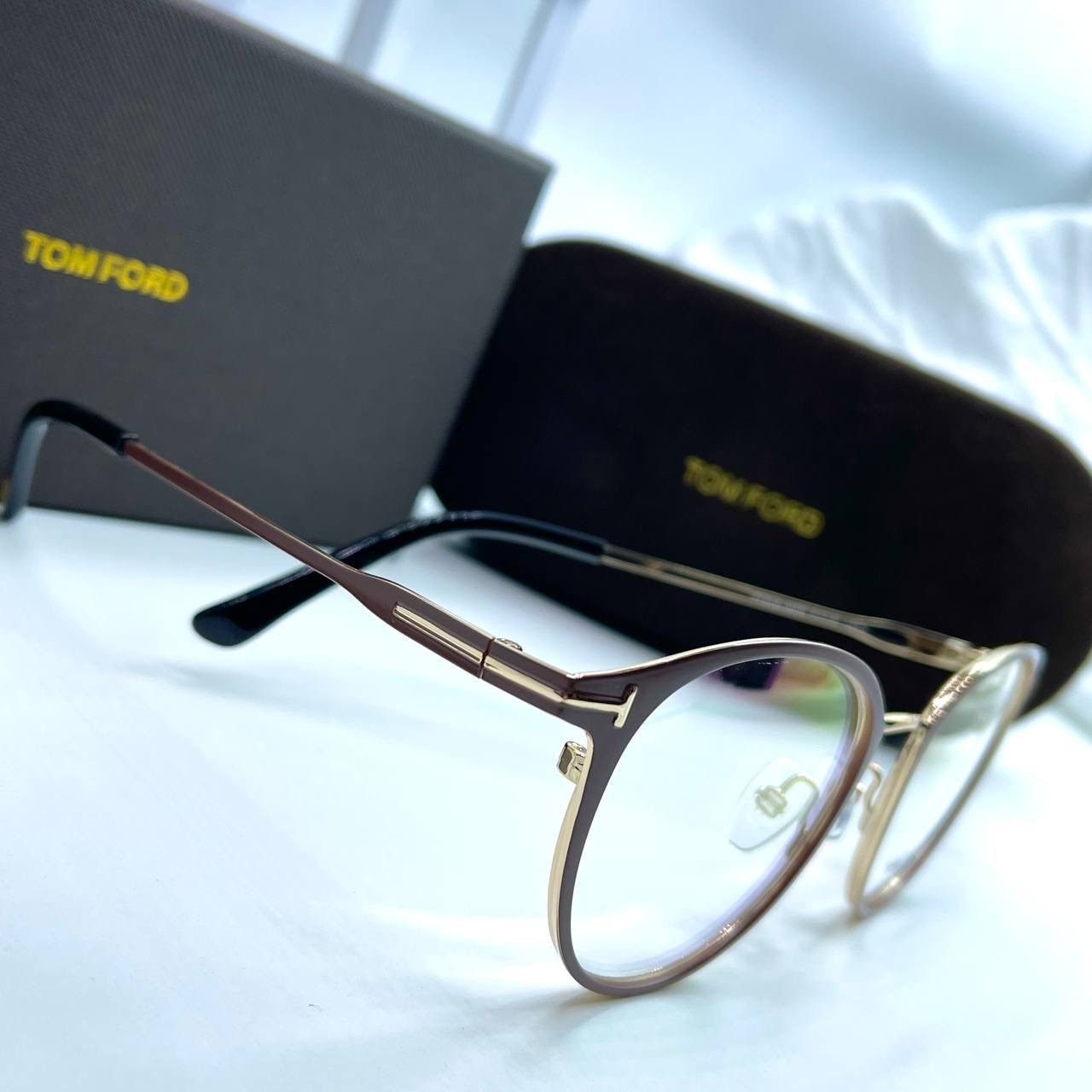 Фото Очки Tom Ford B2469