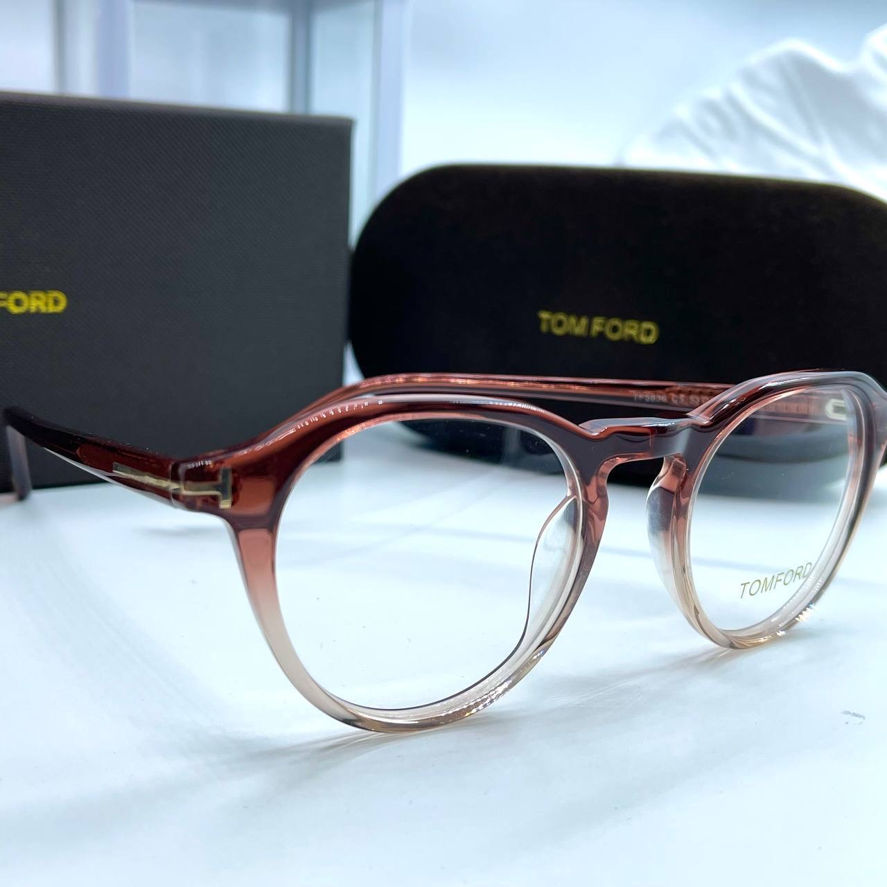 Фото Очки Tom Ford B2471