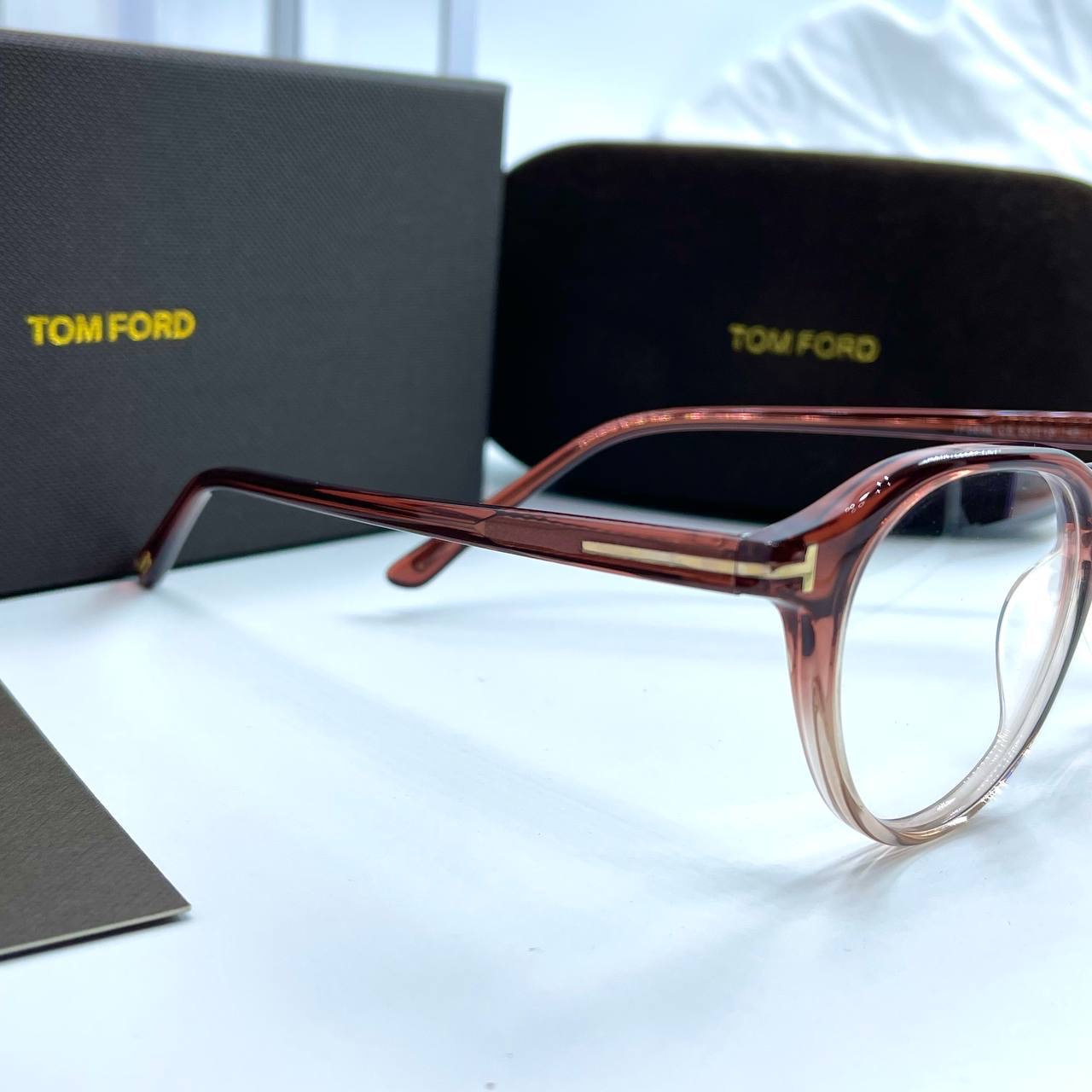 Фото Очки Tom Ford B2471