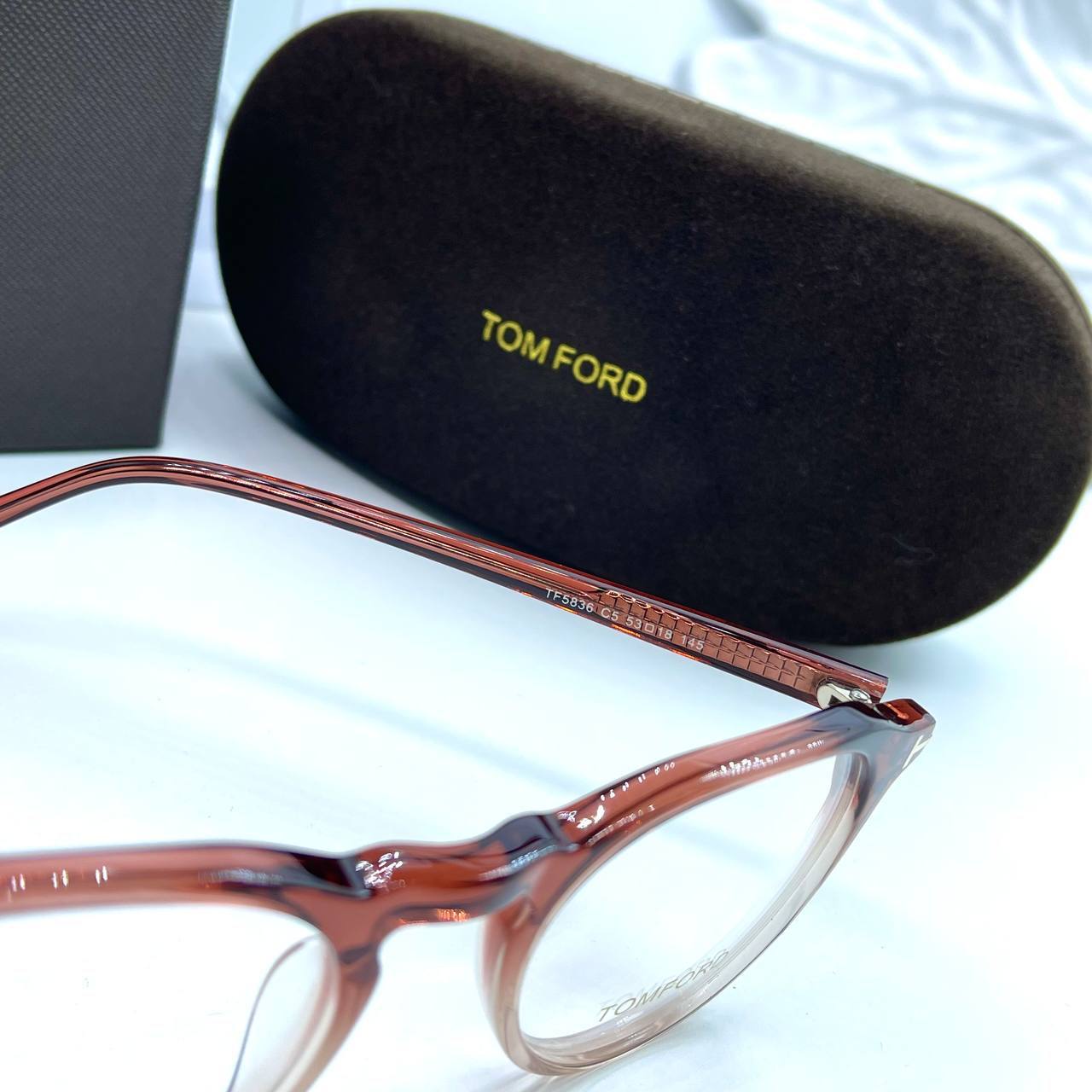 Фото Очки Tom Ford B2471