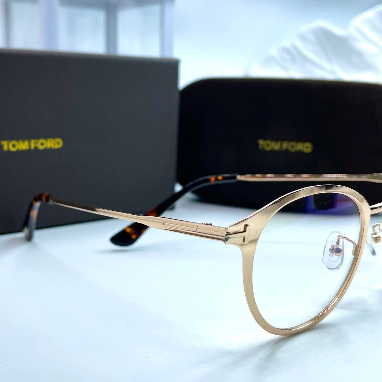 Фото Очки Tom Ford B2472