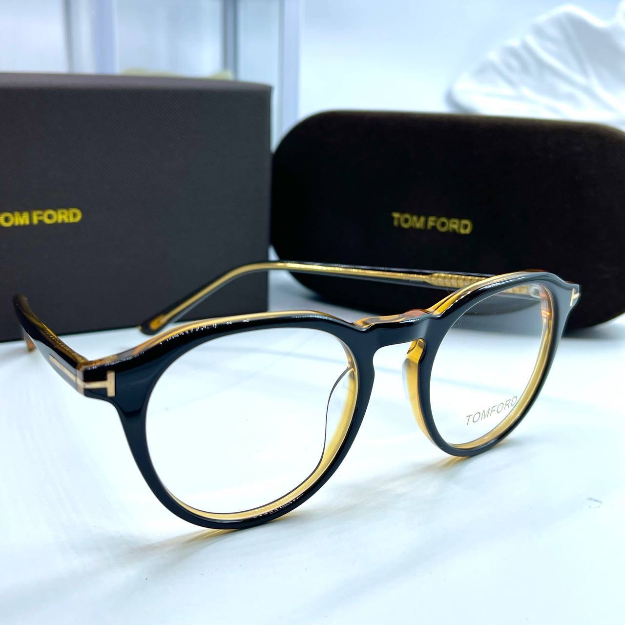 Фото Очки Tom Ford B2473