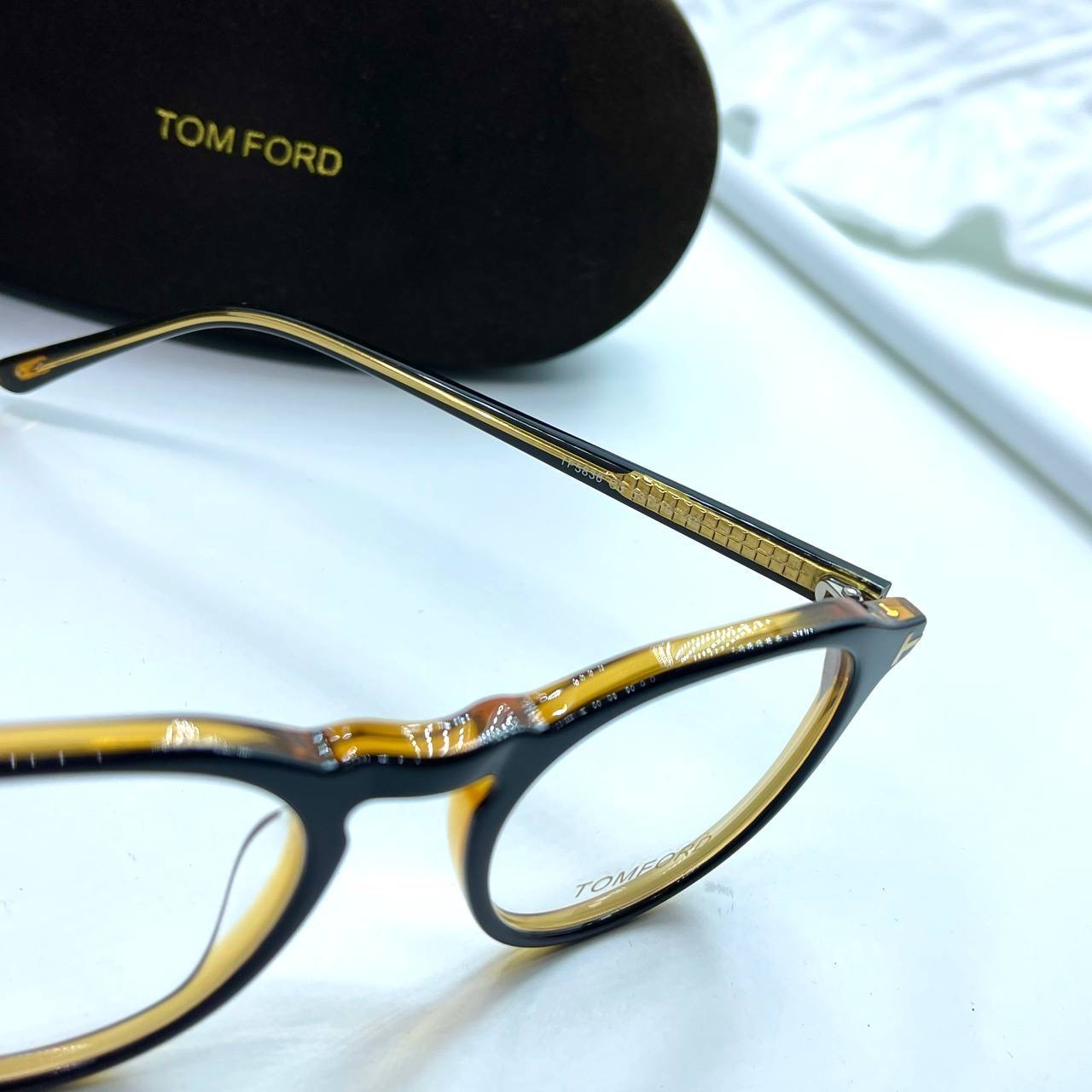 Фото Очки Tom Ford B2473