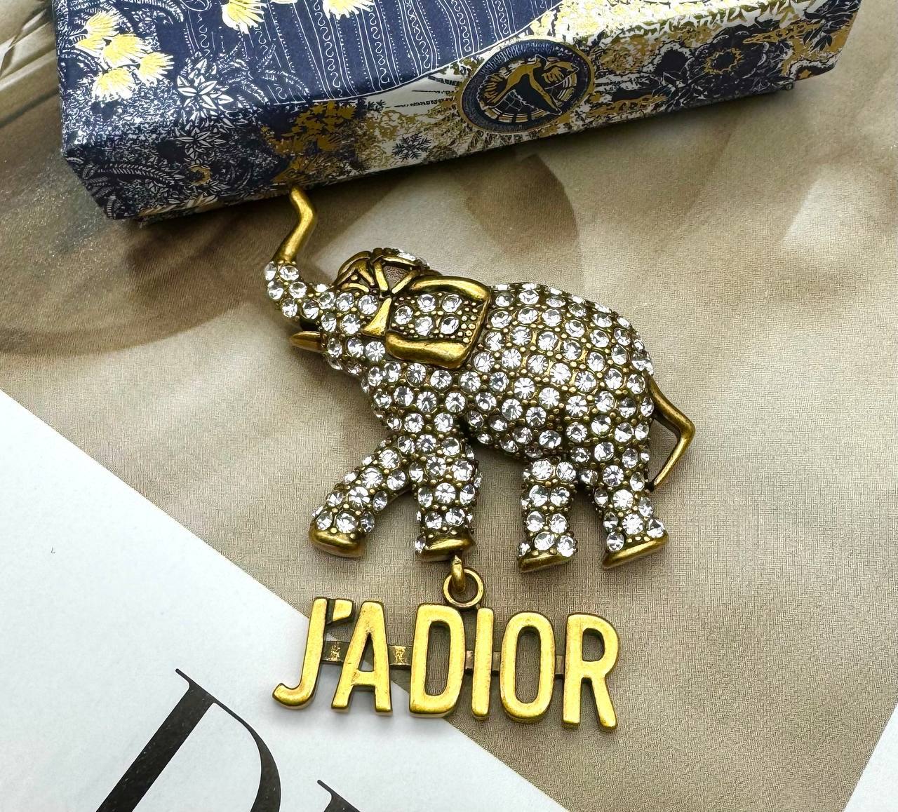 Фото Брошь Dior J'Adior B2545