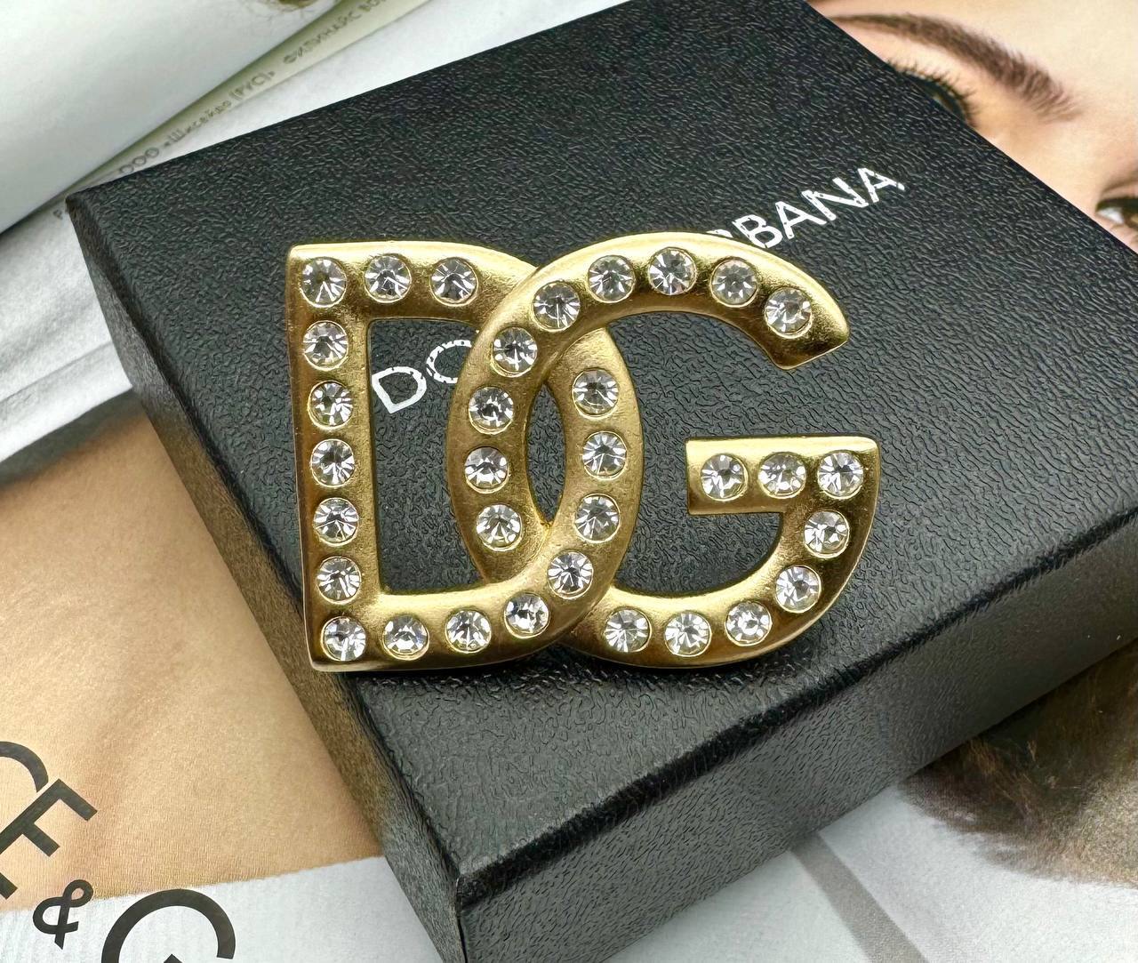 Фото Брошь Dolce Gabbana Logo B2551