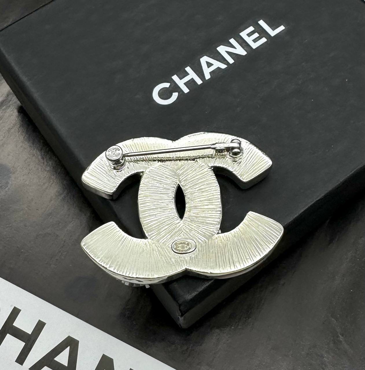 Фото Брошь Chanel B2562