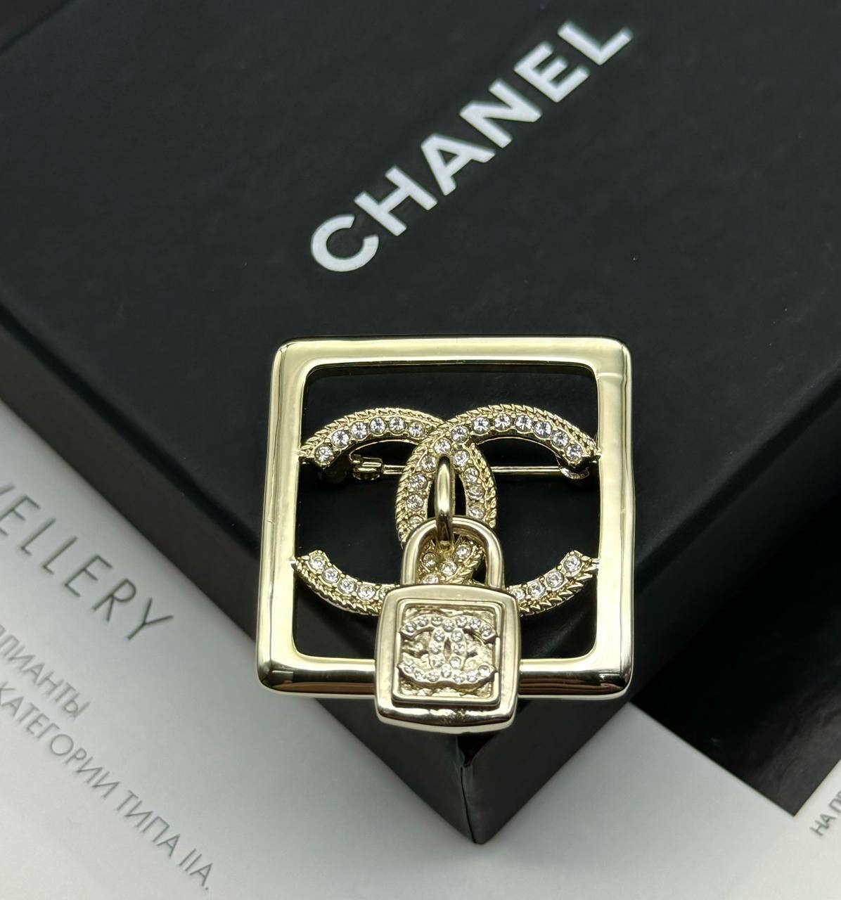 Фото Брошь Chanel B2576