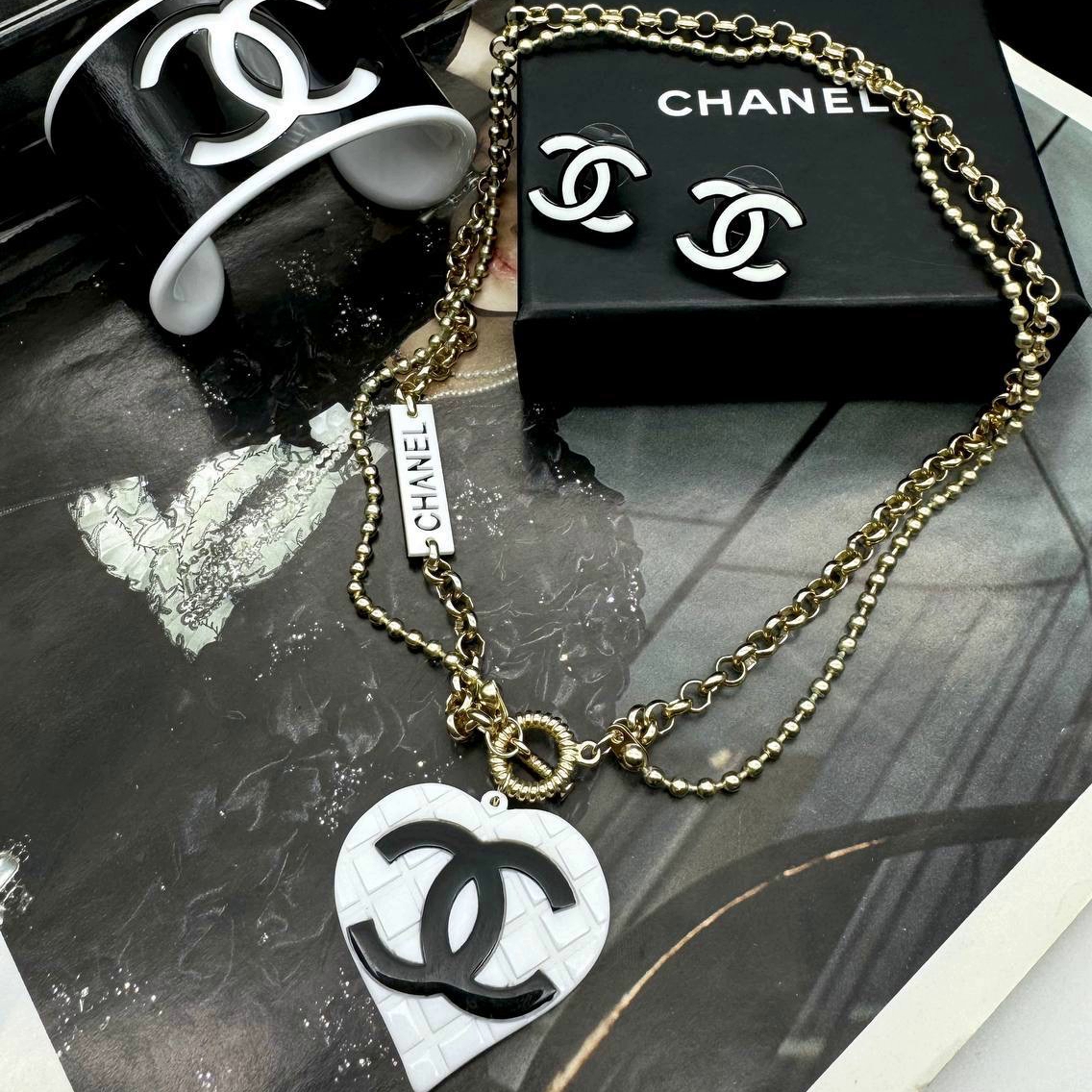 Фото колье Chanel M1875