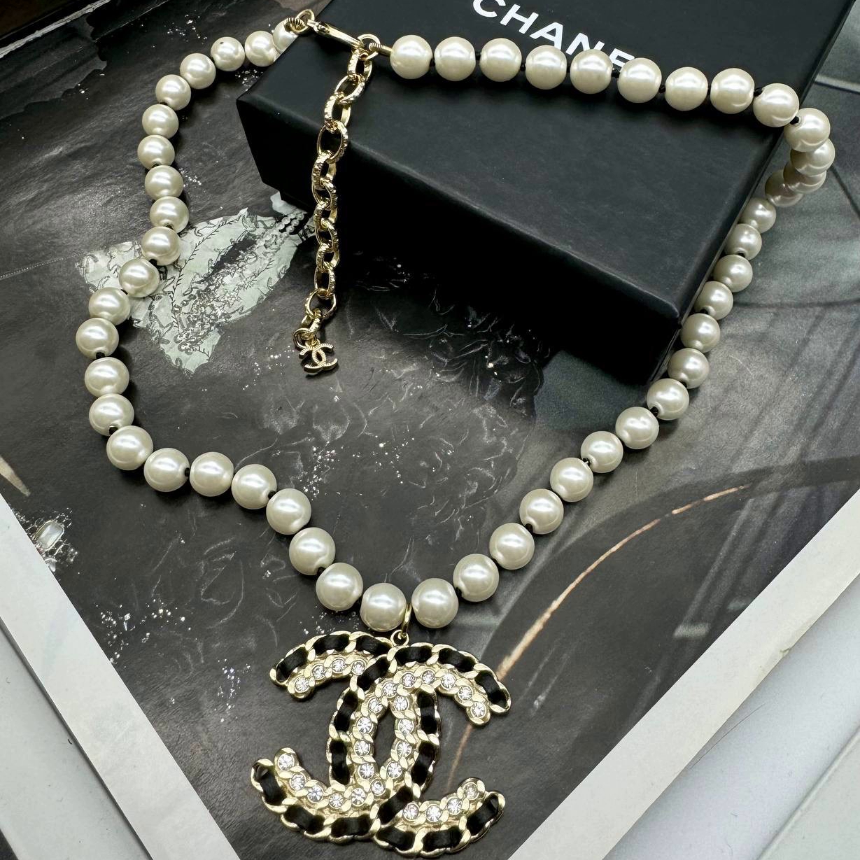 Фото колье Chanel M1877