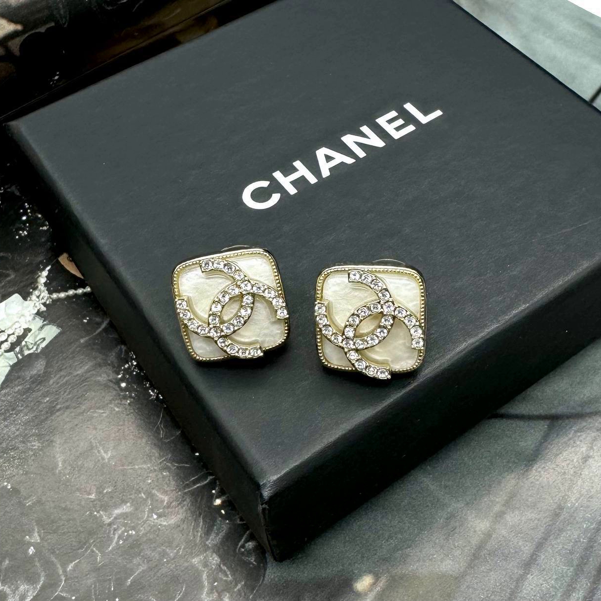 Фото серьги Chanel M1886