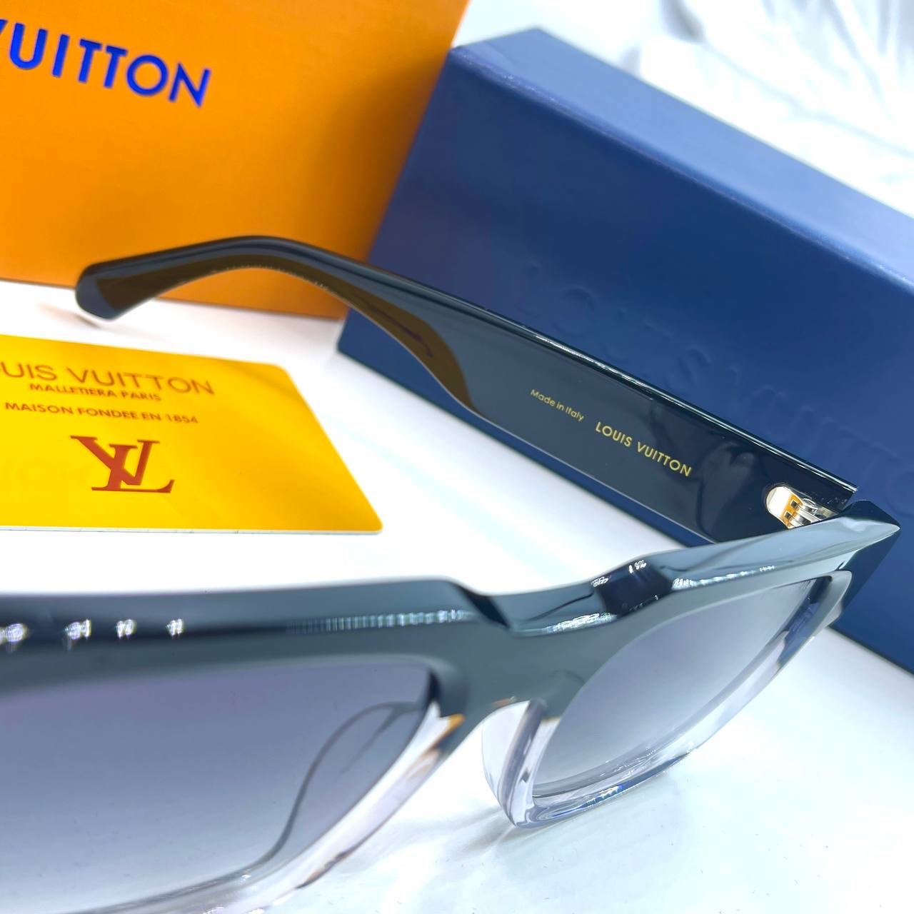 Фото Очки Louis Vuitton LV Sunset Square B2521