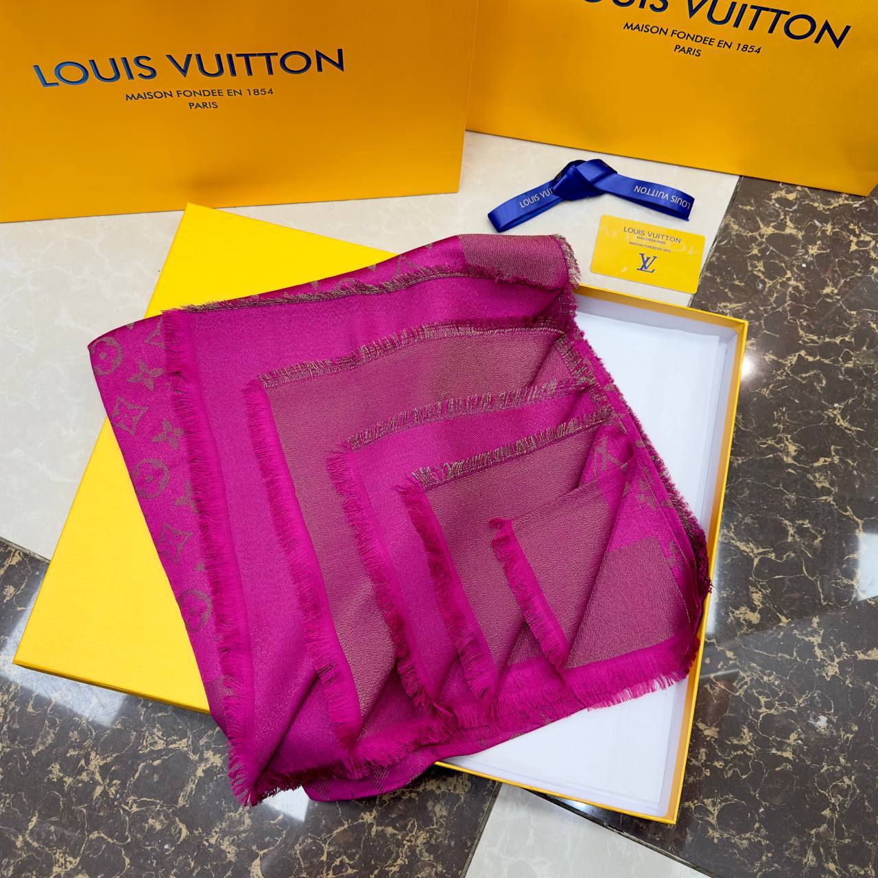 Фото Палантин Louis Vuitton Monogram S3369