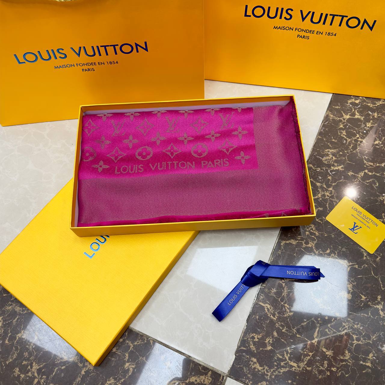 Фото Палантин Louis Vuitton Monogram S3369