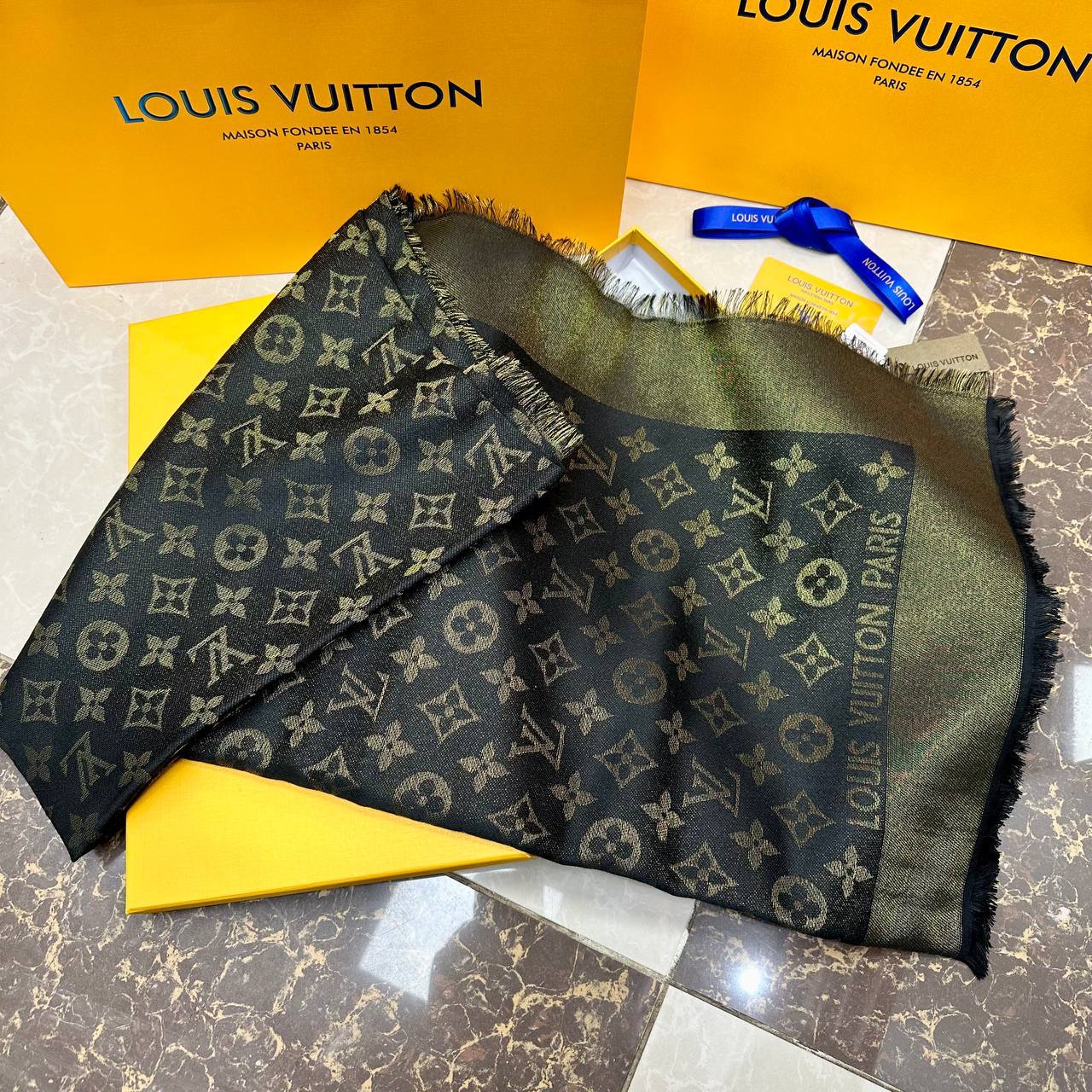 Фото Палантин Louis Vuitton Monogram S3370