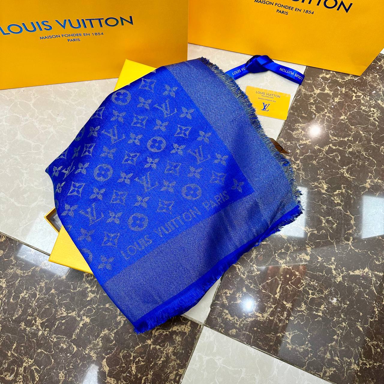 Фото Палантин Louis Vuitton Monogram S3372