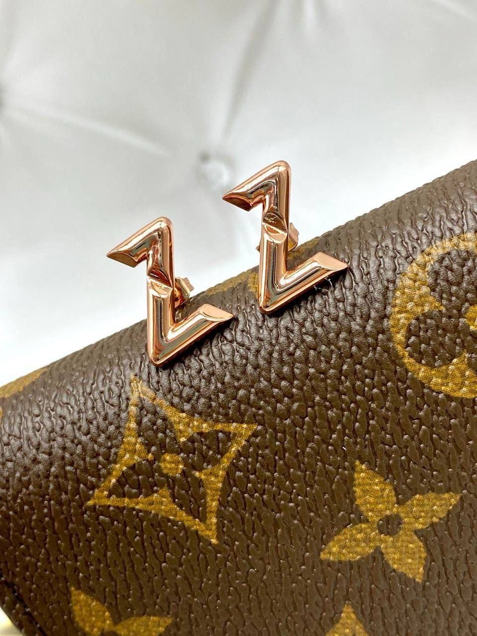 Фото Серьги Louis Vuitton LV Volt Upside Down B2776