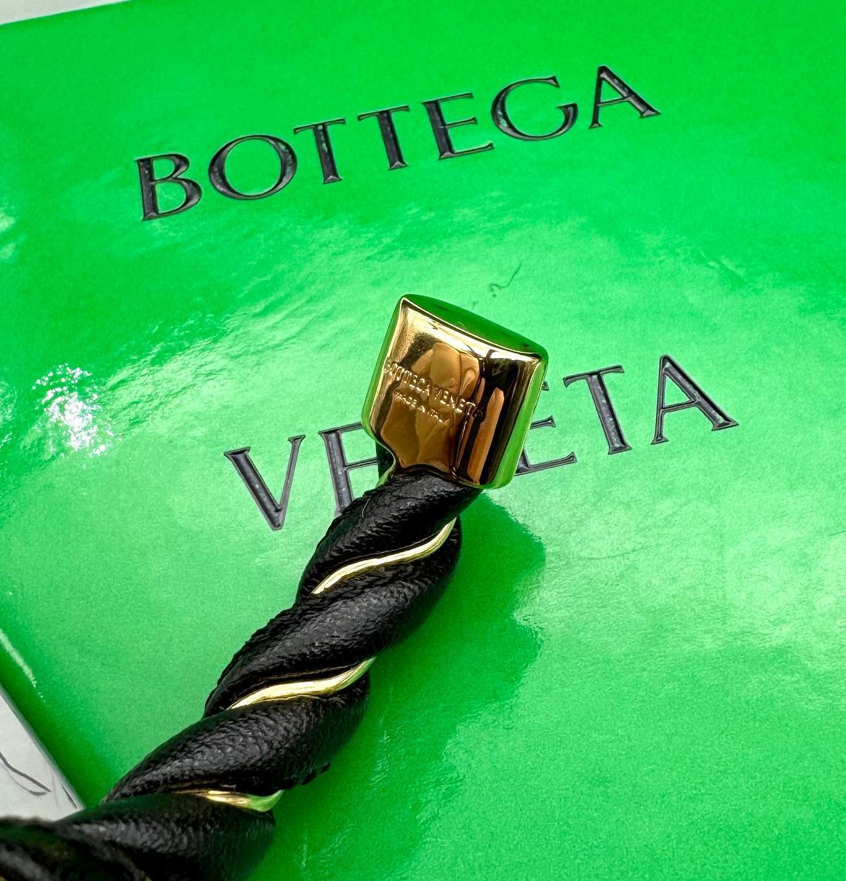 Фото Браслет Bottega Veneta Twist Cuff B2819