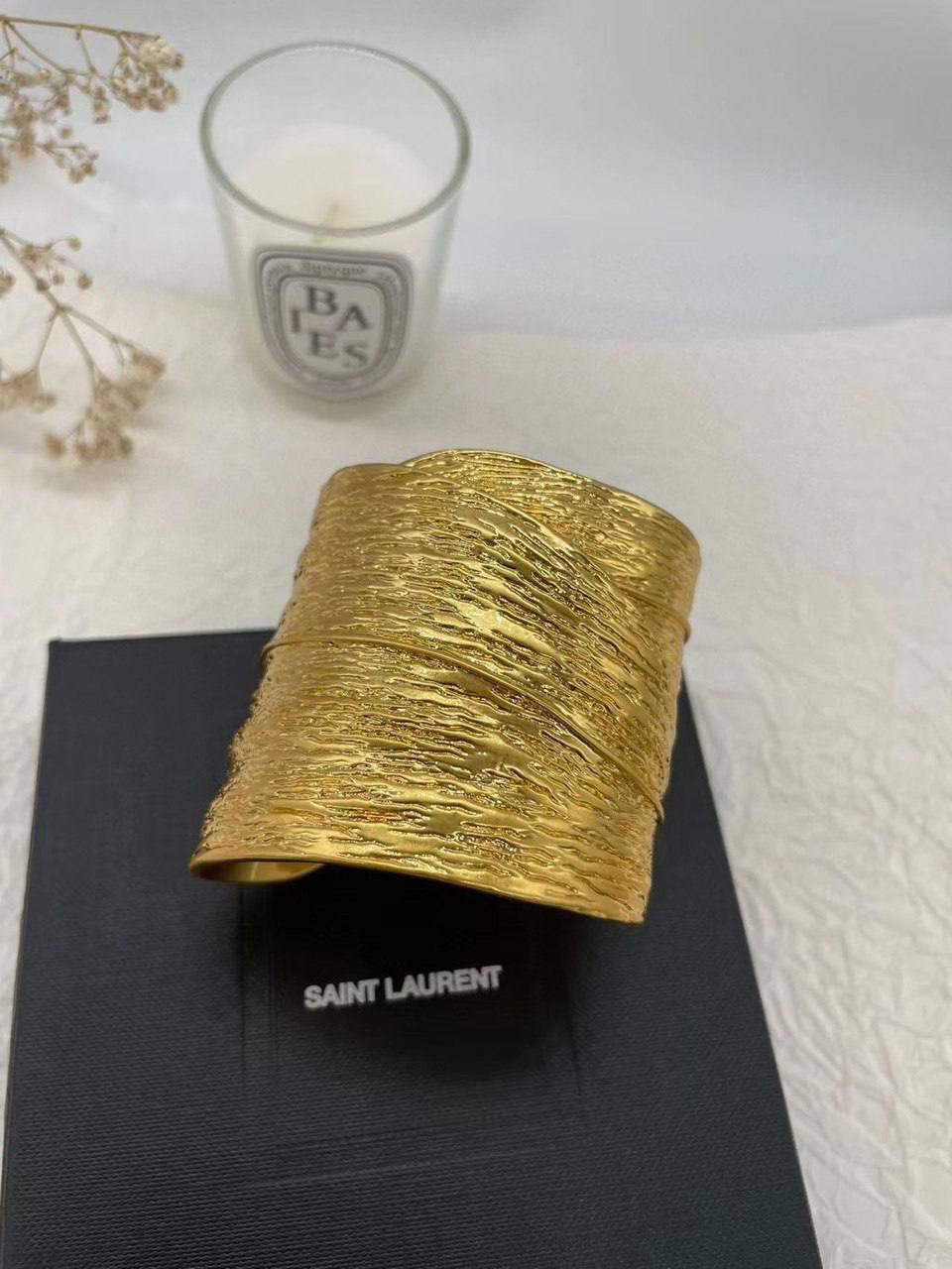 Фото Браслет Yves Saint Laurent Leaf Cuff B2850