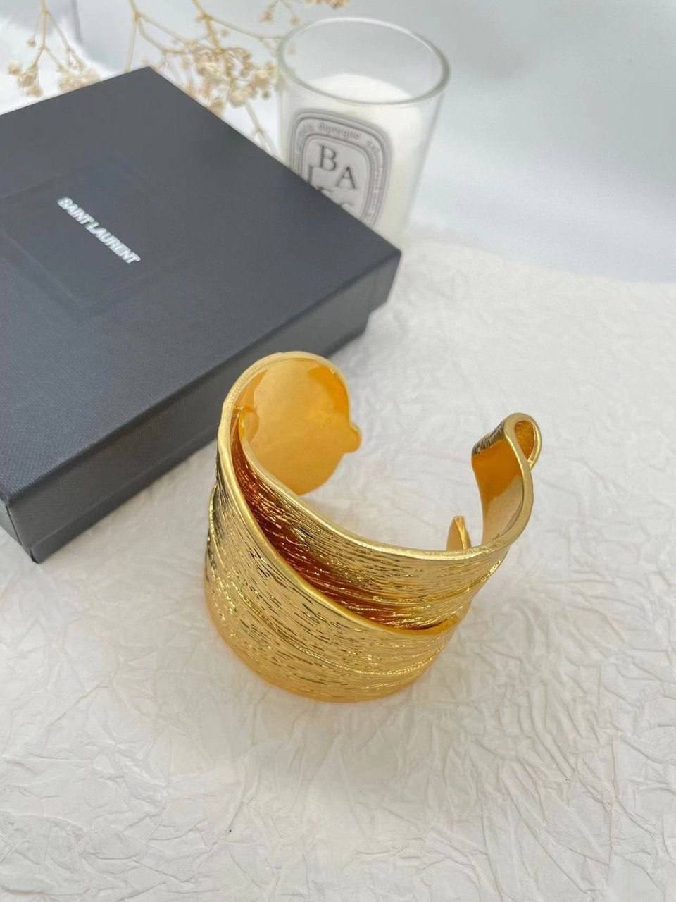 Фото Браслет Yves Saint Laurent Leaf Cuff B2850