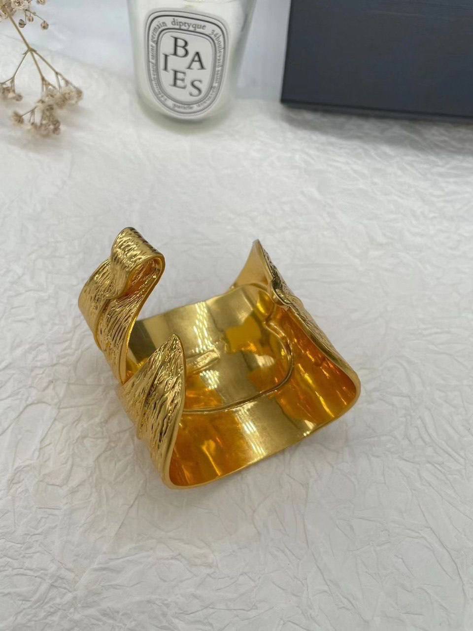 Фото Браслет Yves Saint Laurent Leaf Cuff B2850