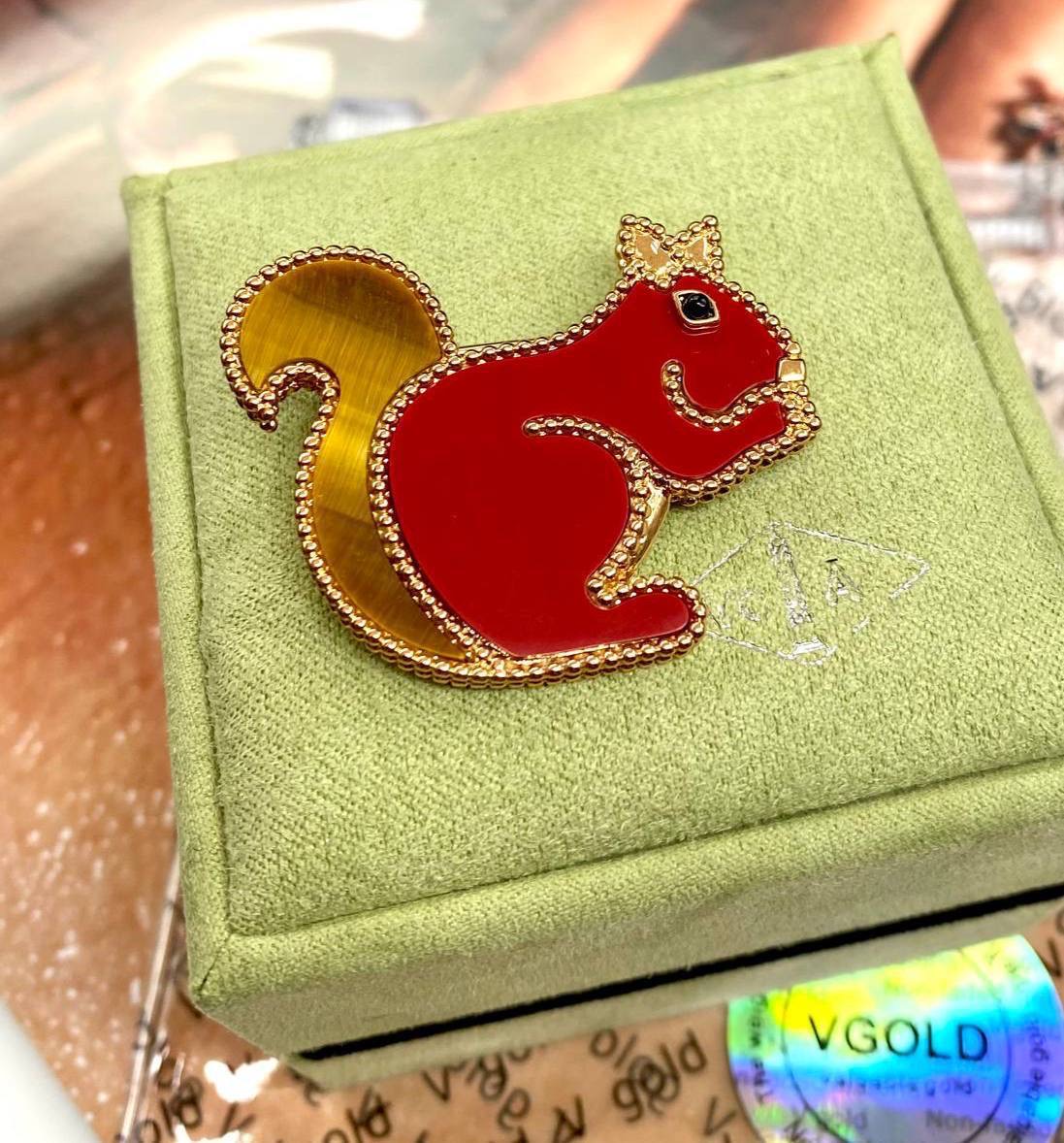 Фото Брошь Van Cleef & Arpels Lucky Animals Squirrel B2857