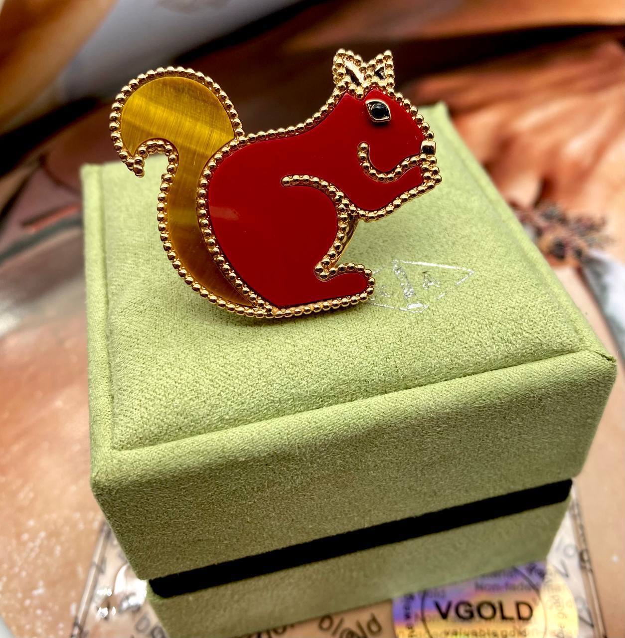 Фото Брошь Van Cleef & Arpels Lucky Animals Squirrel B2857