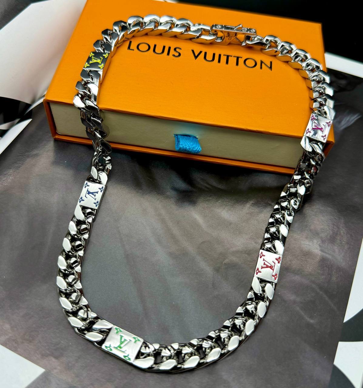 Фото Колье Louis Vuitton LV Mosaic B2878